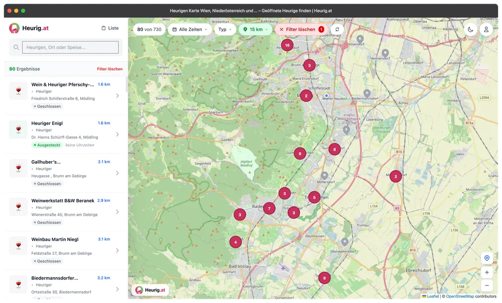 Kartenansicht am Desktop: links die Ergebnisliste mit Entfernung und Öffnungsstatus, rechts die Karte mit gebündelten Markern rund um Mödling und Baden.