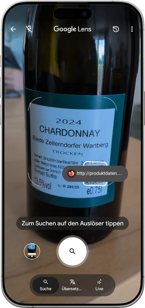Scan eines QR-Codes auf dem Etikett, der direkt zur Produktdatenseite führt.